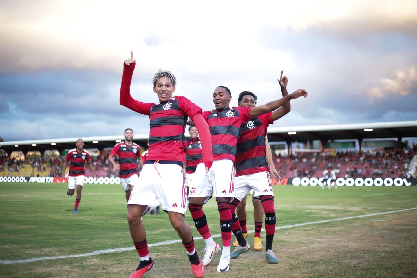 Zagueiro do Flamengo sofre lesão na Copinha e retorna ao Rio de Janeiro
