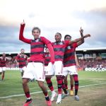 Zagueiro do Flamengo sofre lesão na Copinha e retorna ao Rio de Janeiro