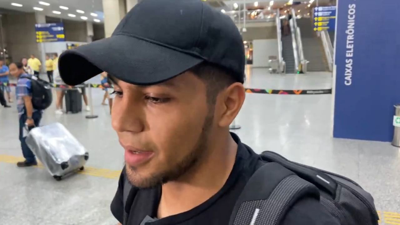 Robert Rojas desembarca no Rio para assinar com o Vasco: 'Honrar essa camisa'
