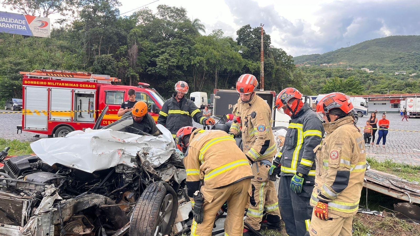 BR-381 em Sabará é liberada após acidente que deixou um morto e três feridos