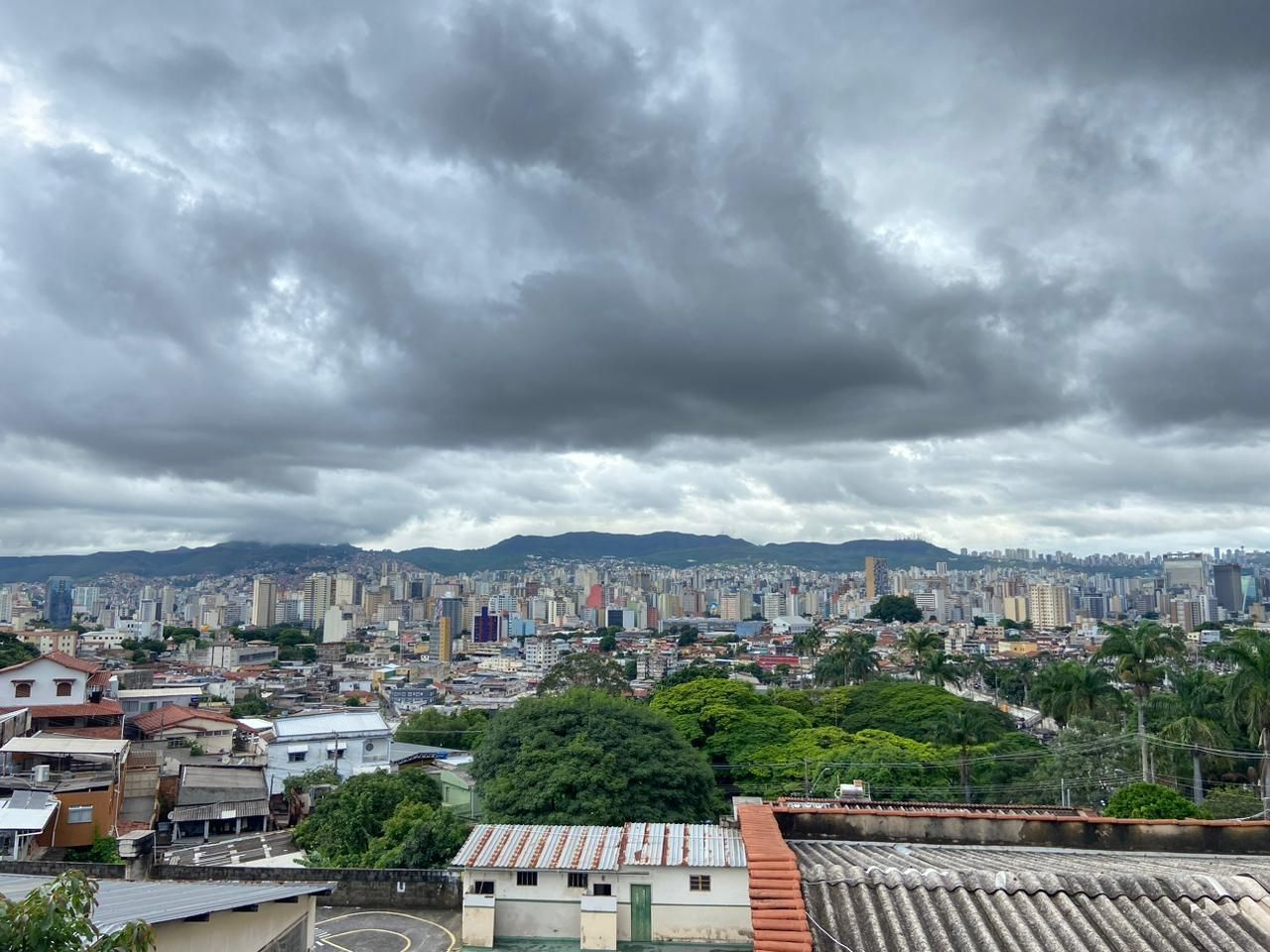 Frente fria atinge Sudeste do Brasil no fim de semana; confira a previsão do tempo