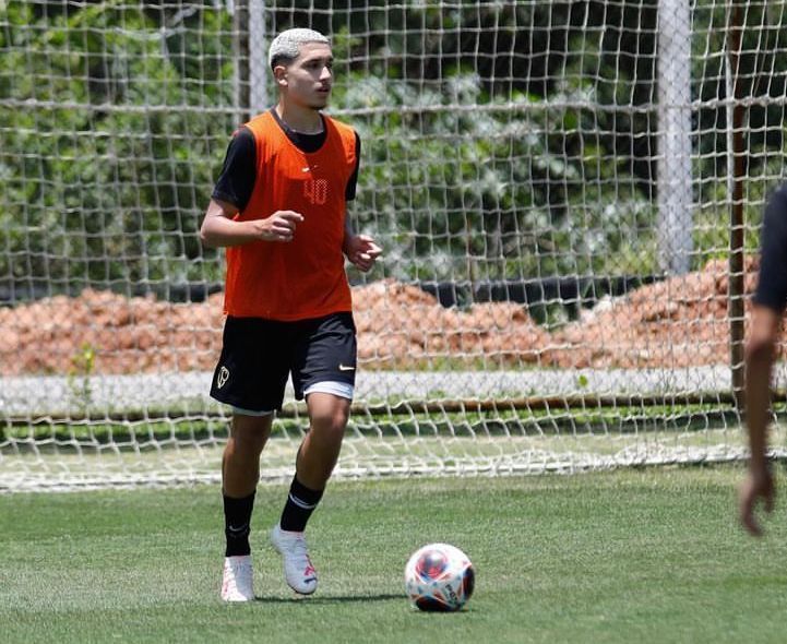 Sem espaço na Copinha, zagueiro do Corinthians desperta interesse de clubes da Itália