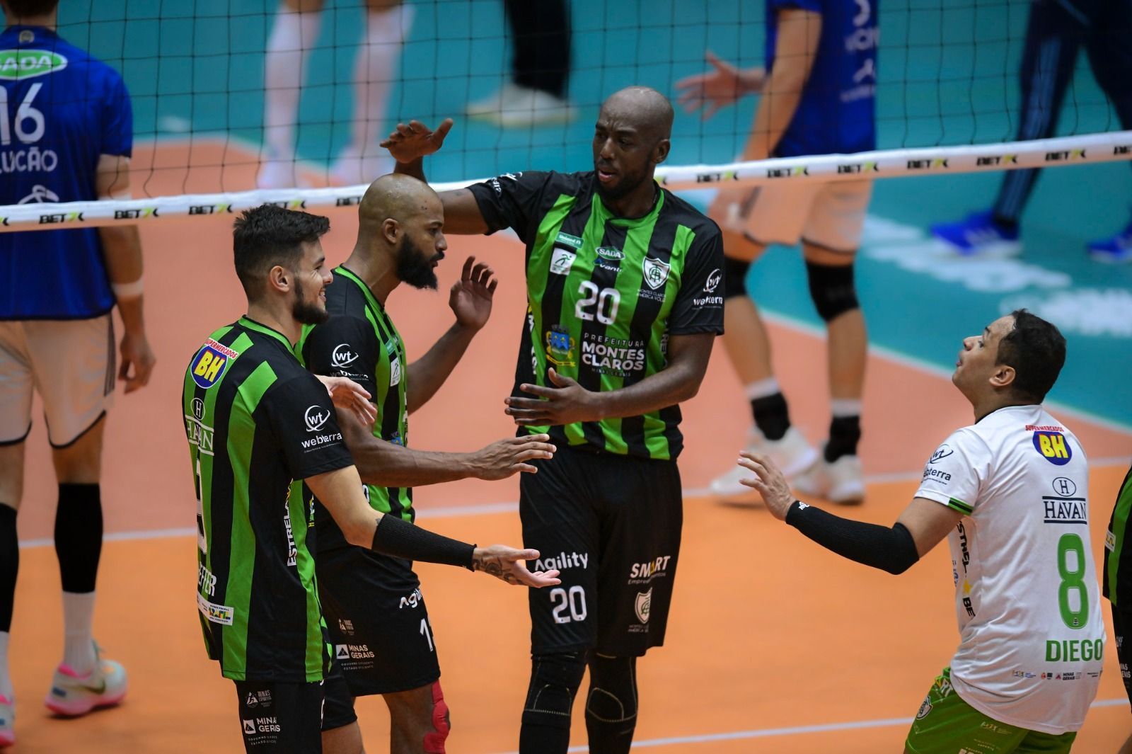 Jogador de vôlei do América sofre arritmia cardíaca e é internado em UTI