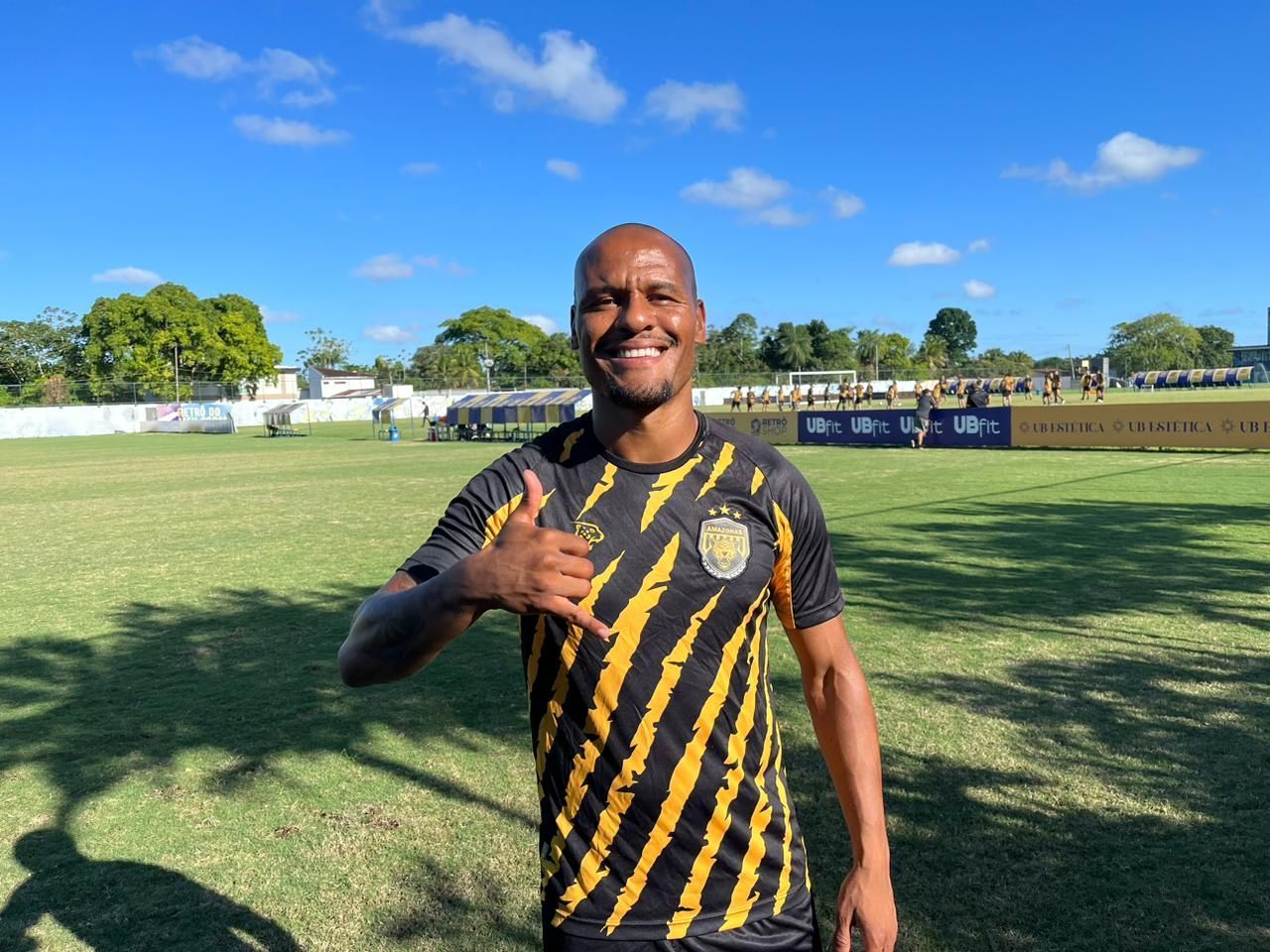 Patric consulta ídolos e faz planos para voltar ao Atlético