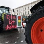 Agricultores bloqueiam rodovias e param a Alemanha
