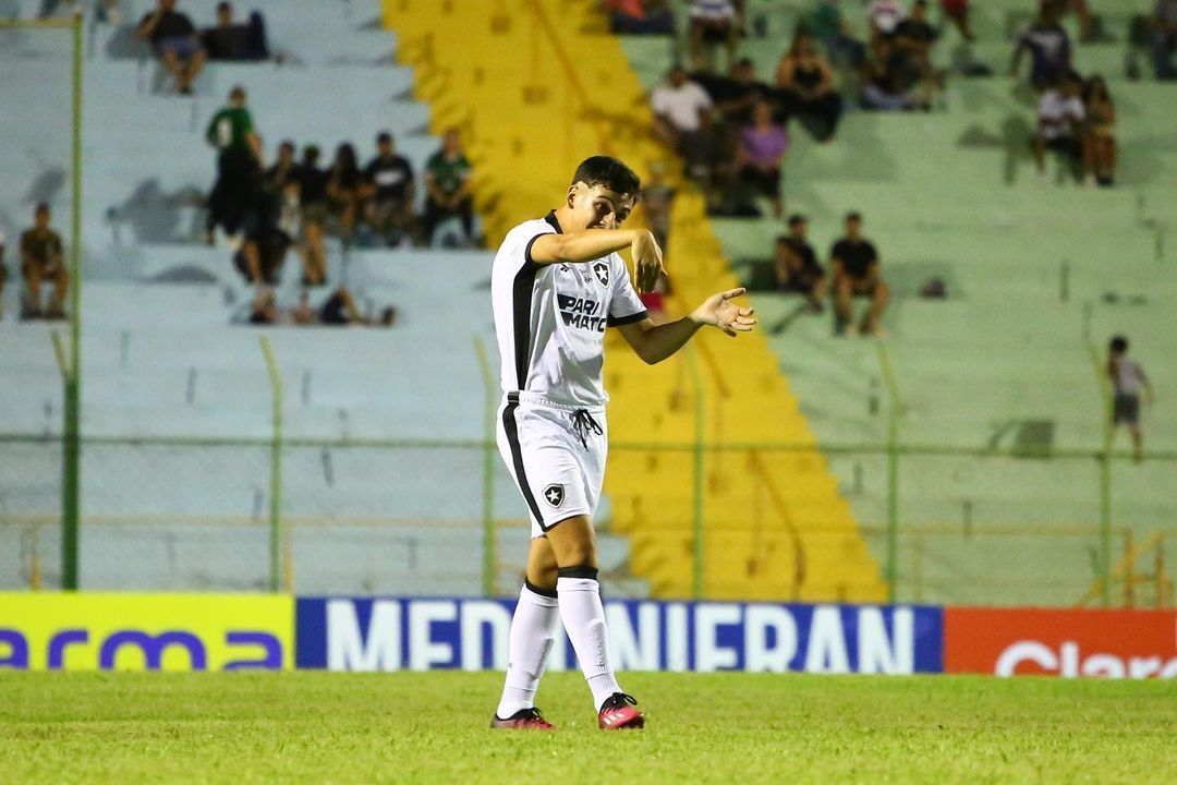 Após 100% na fase de grupos, meia do Botafogo projeta sequência da Copinha