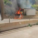 Caminhão pega fogo na BR-381, na Grande BH