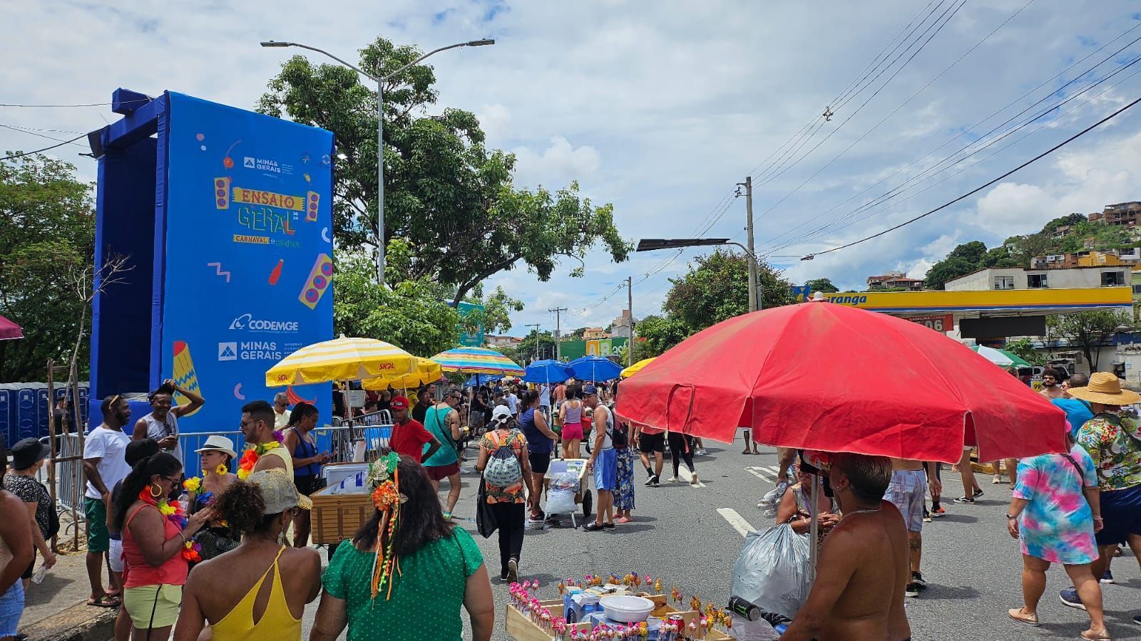 'Ensaio geral' do Carnaval BH 2024 recebe milhares de foliões e termina com chuva e confusões pontuais
