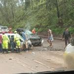 Acidente deixa vítima presa às ferragens e interdita parcialmente a BR-040, na Grande BH