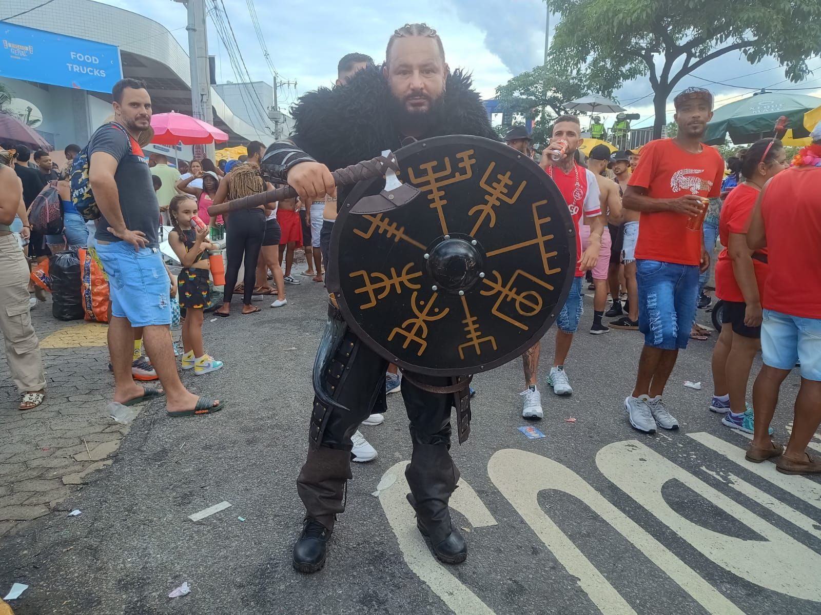 Carnaval BH 2024: foliões se empolgam e chegam a gastar R$ 12 mil em fantasias