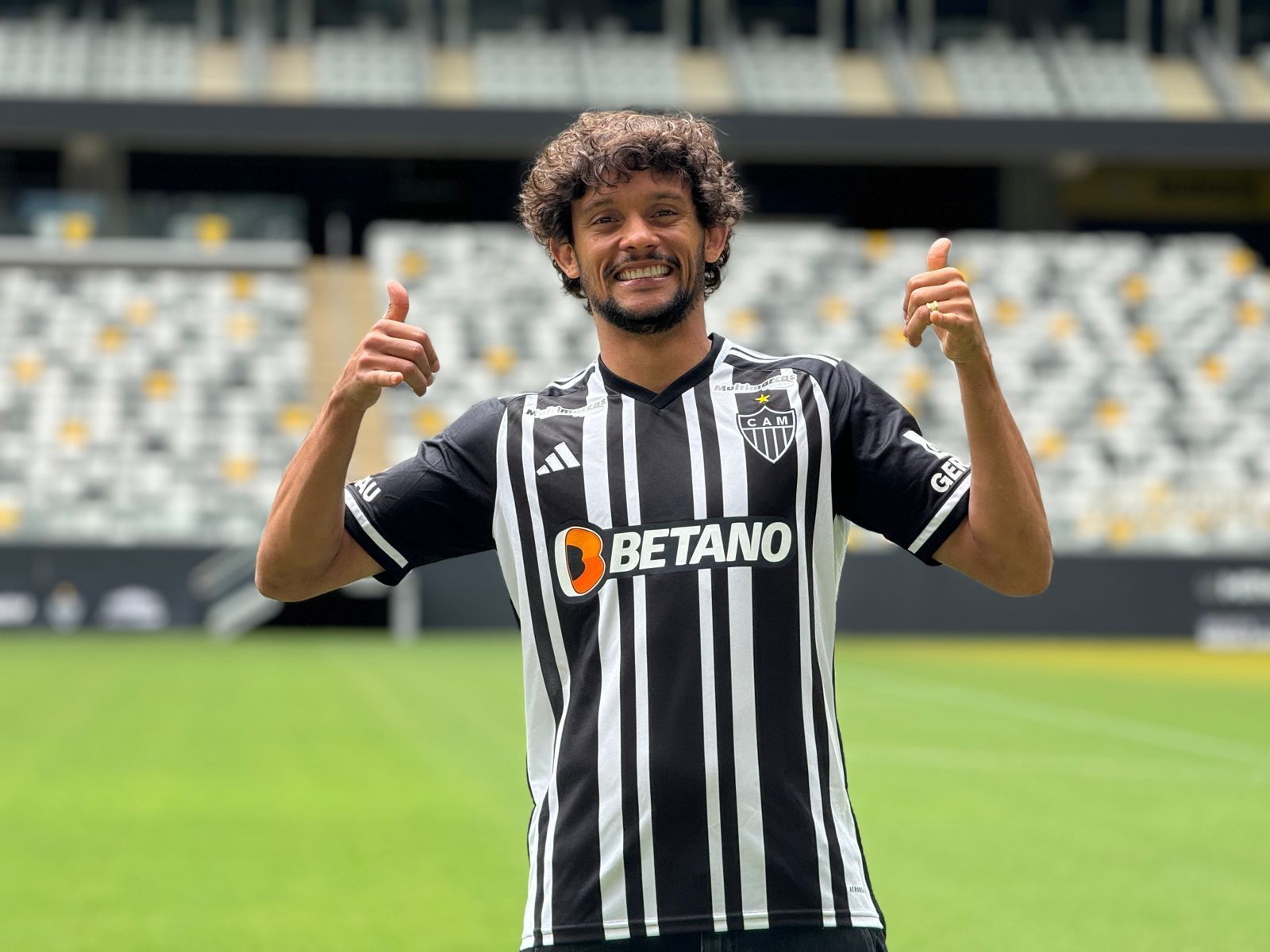 Atlético: Instituto Galo faz ação com venda de camisas autografadas e patch de Scarpa