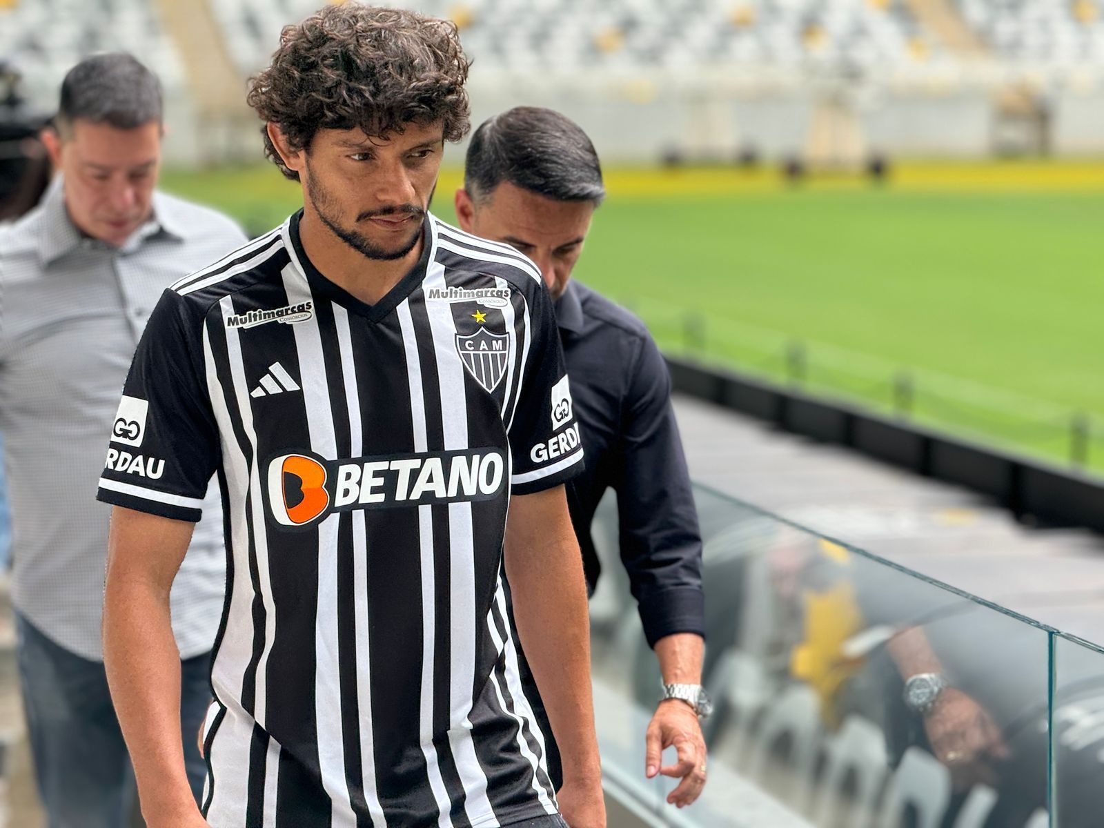 Scarpa diz o que não deu certo no futebol europeu e projeta recuperação no Atlético