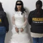 Noiva é presa por extorsão e retirada do próprio casamento pela polícia no México