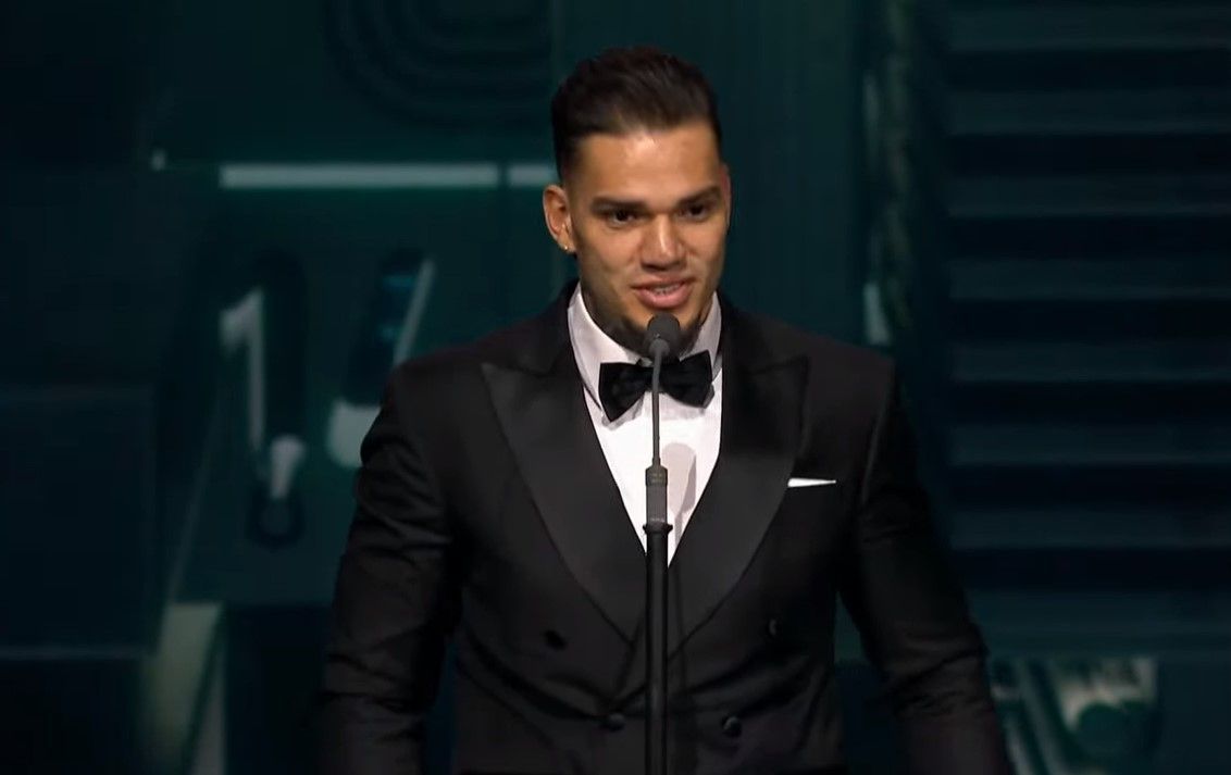Éderson, da Seleção Brasileira e do City, é eleito melhor goleiro do mundo pela Fifa