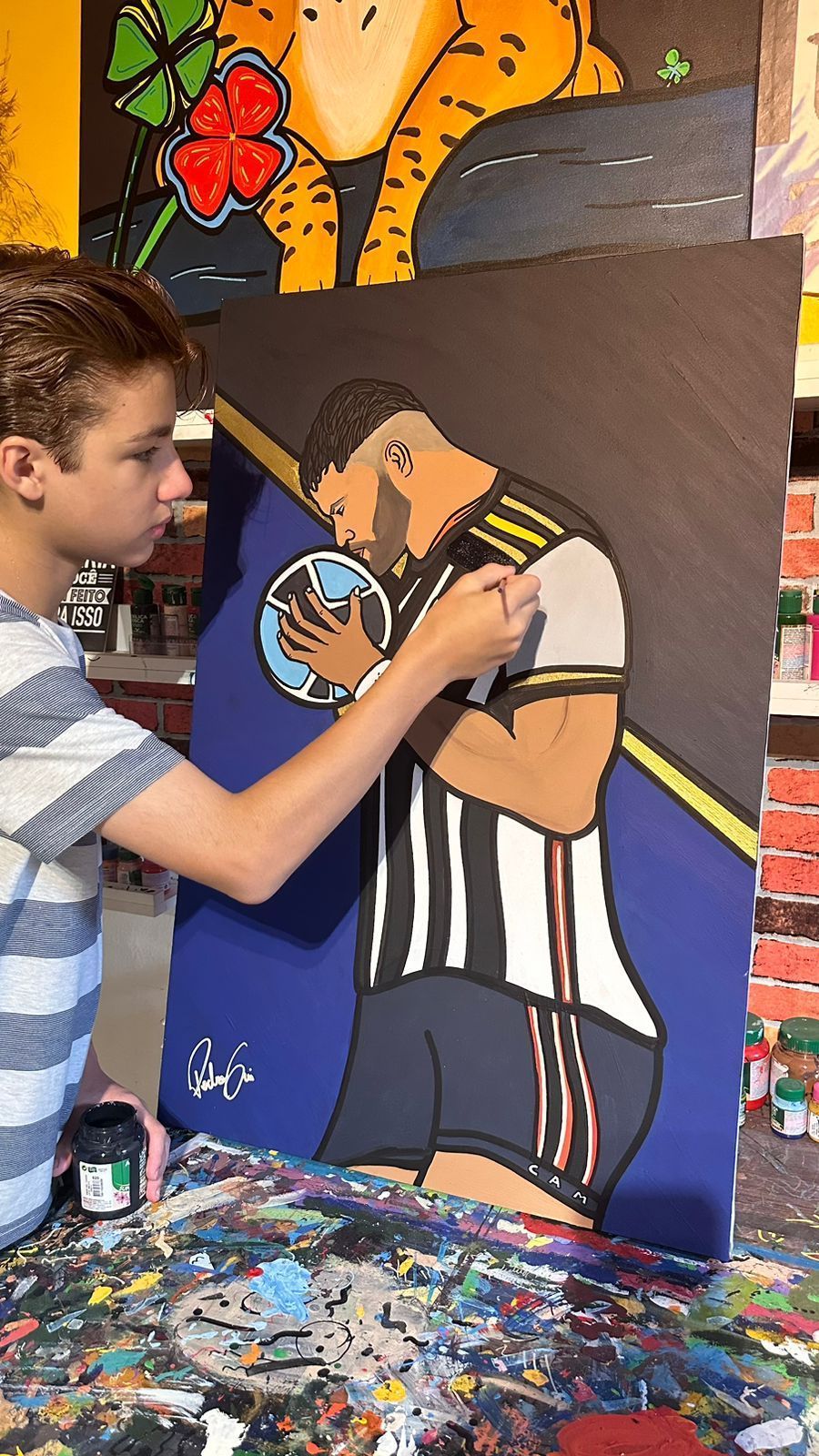 Artista plástico de 12 anos homenageia Hulk, do Atlético, em tela