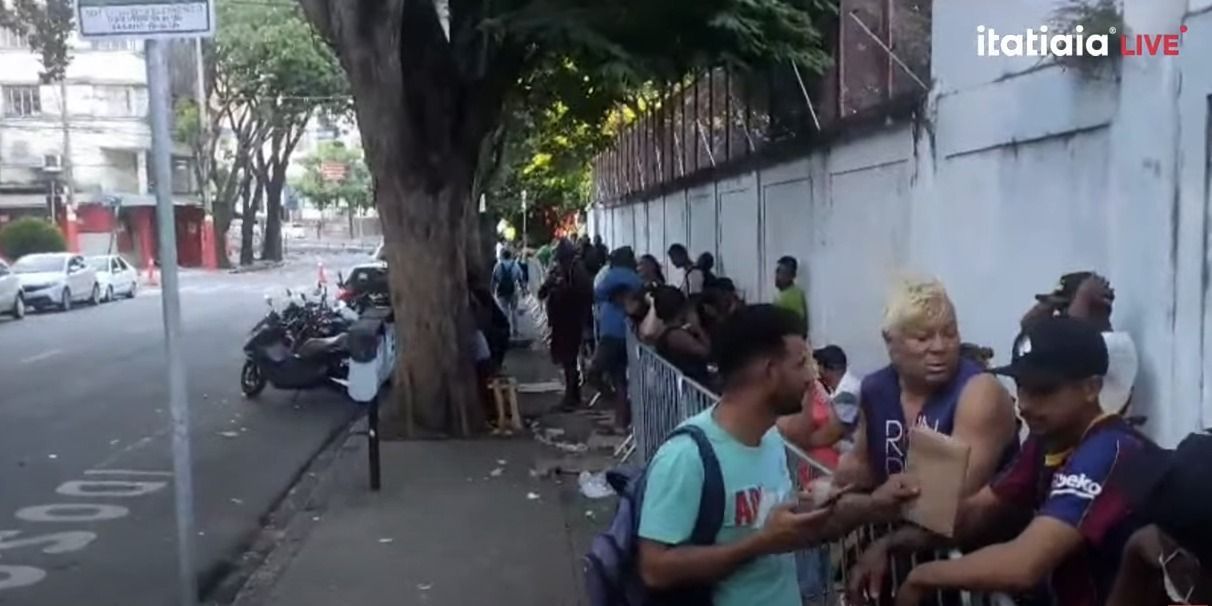 Carnaval: após filas e protestos, PBH adota nova medida para cadastramento de ambulantes