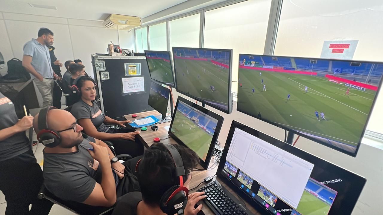 Comissão de arbitragem da FMF explica preparação e uso do VAR no Campeonato Mineiro 2024
