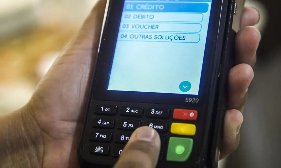 Governo revoga medida cautelar contra 'máquininhas de pagamento'