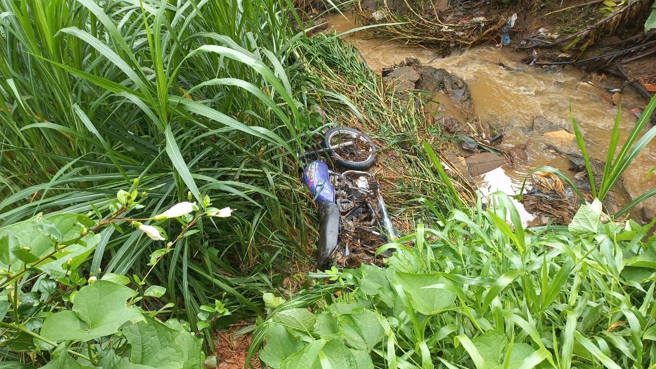 Corpo de motociclista levado pela enxurrada em Viçosa é encontrado pelos Bombeiros
