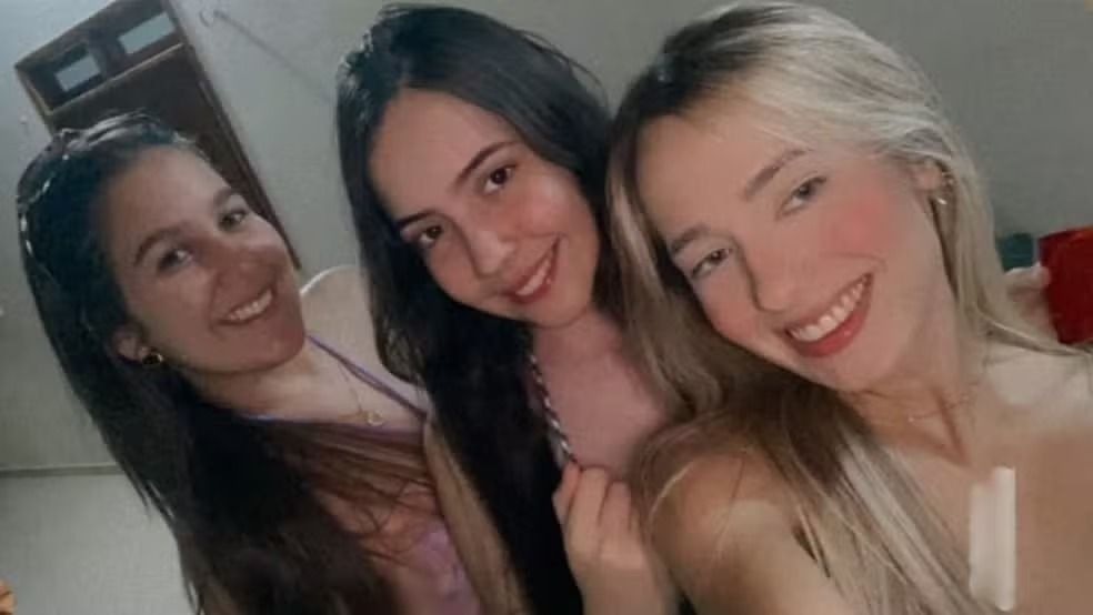 Três amigas morrem em acidente de carro a caminho de férias no Ceará