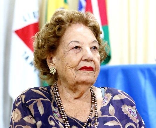Escritora mineira Amelina Chaves morre aos 92 anos em Montes Claros
