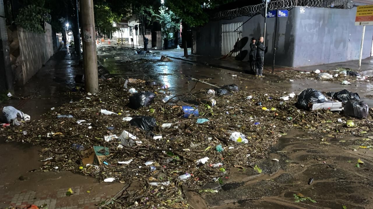 Chuva, raios e ventos até 86km/h deixam milhares sem energia elétrica em BH e região