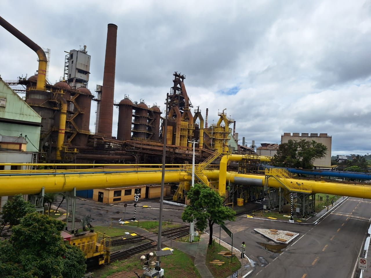Usiminas reinicia operações do Alto Forno 3 após investimento bilionário
