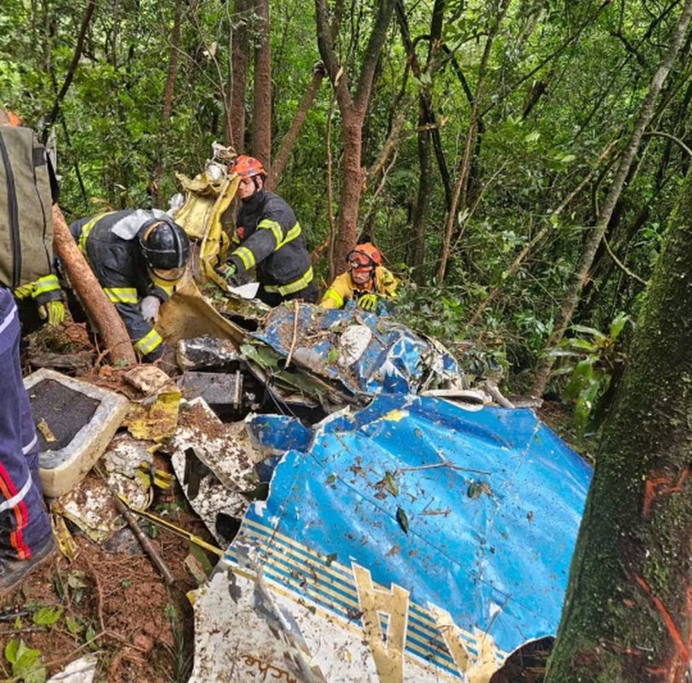 Duas pessoas morrem em queda de aeronave de pequeno porte na Grande São Paulo
