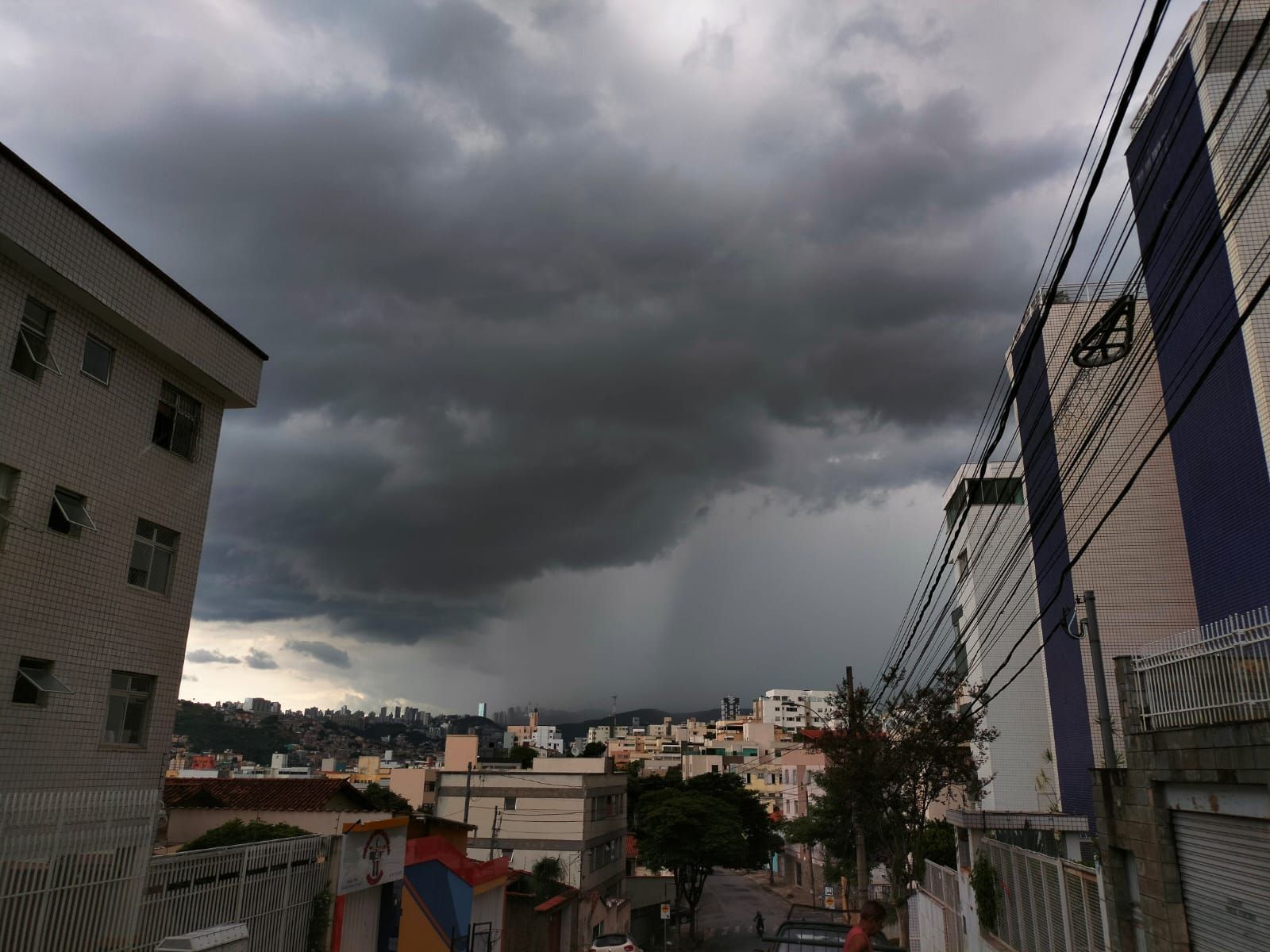 Previsão do tempo: sexta-feira (16) deve ter chuva forte em grande parte de Minas