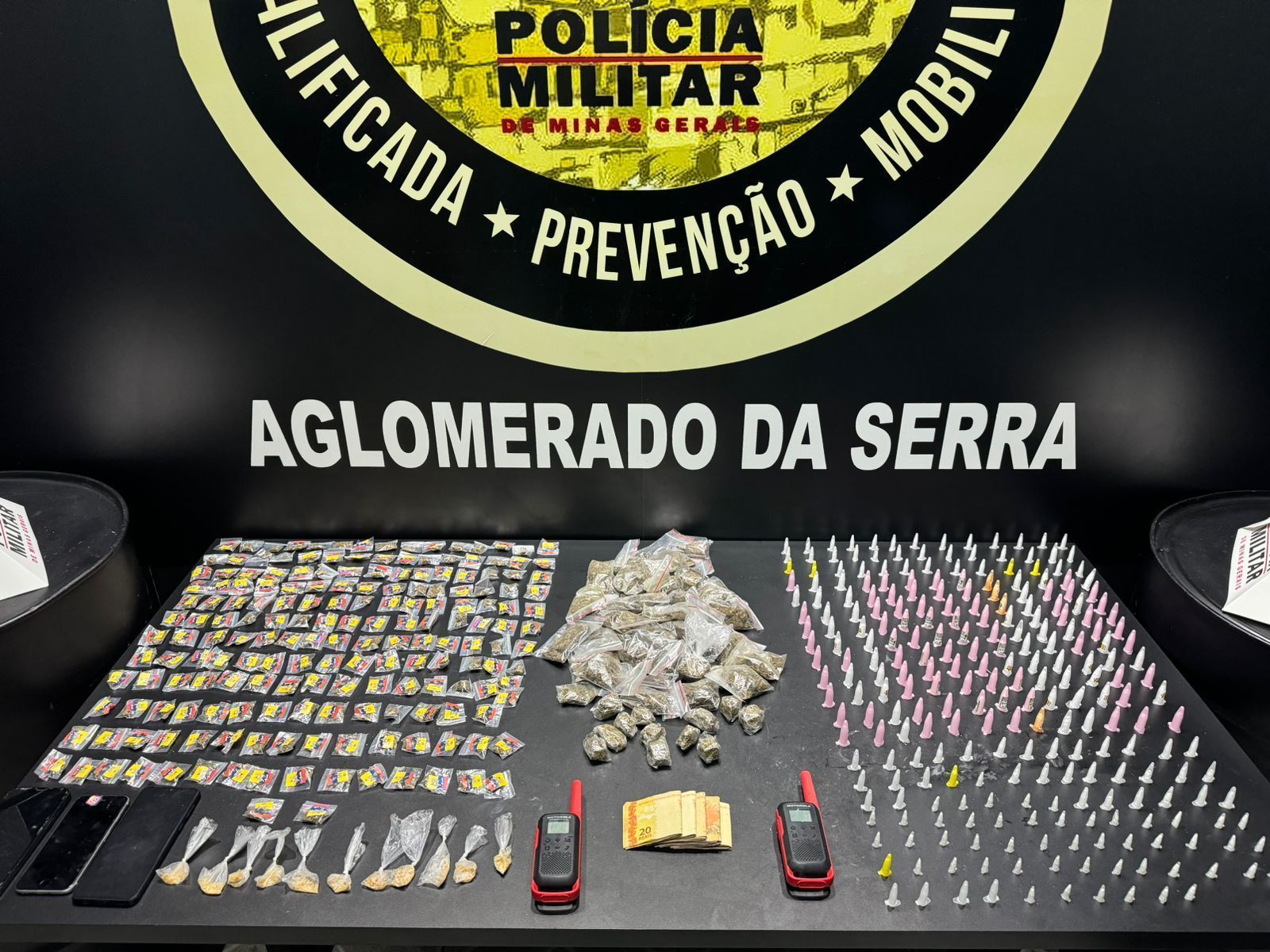 Suspeitos de venderem maconha nos bailes funk da Serra são presos em BH