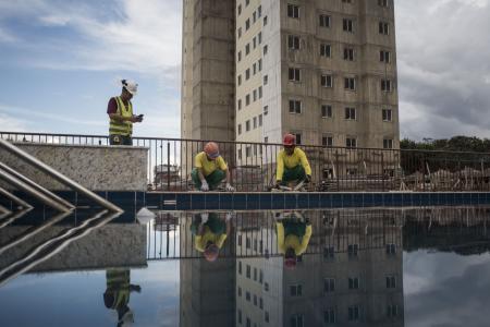 Imagem de trabalhadores em construção