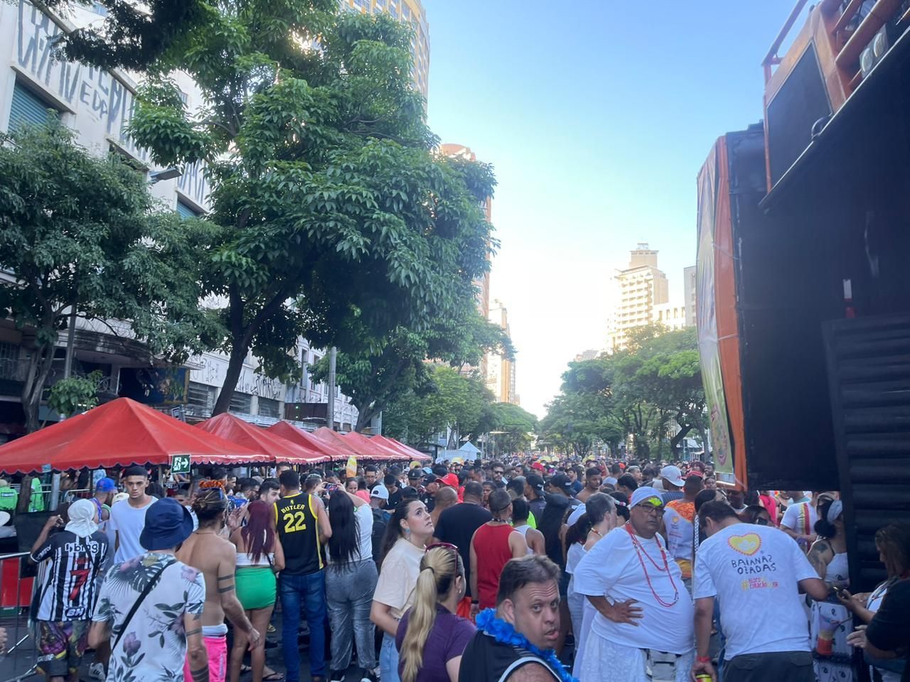 Ambulantes são proibidos de trabalhar na Banda Mole, em BH; entenda