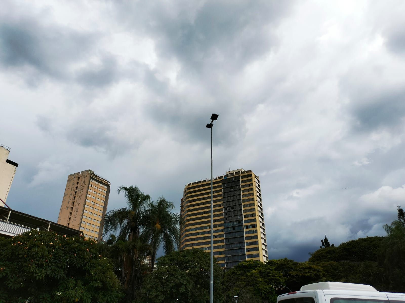 Confira como fica a previsão do tempo para este sábado (9) em BH