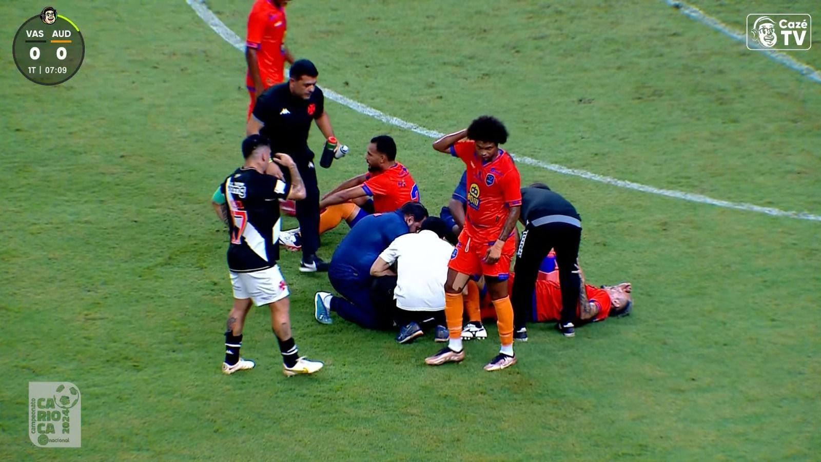Jogador do Audax sofre lesão chocante em partida contra o Vasco; veja