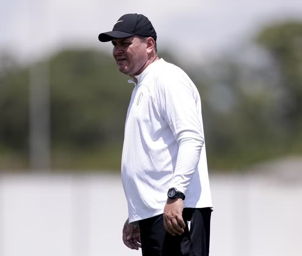 Corinthians demite Thiago Kosloski, auxiliar fixo do clube