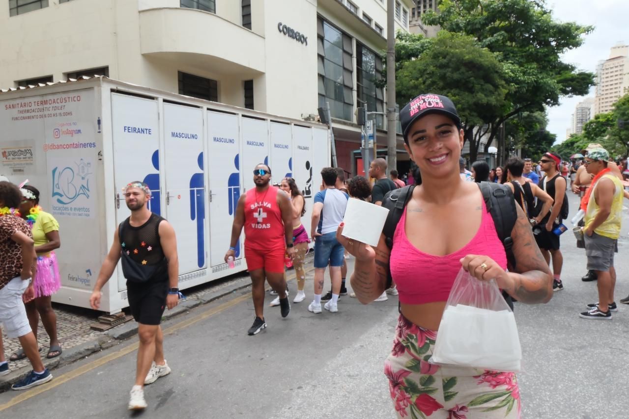 Personal Trainer vende papel higiênico no Carnaval de BH e fatura até R$ 800 por dia