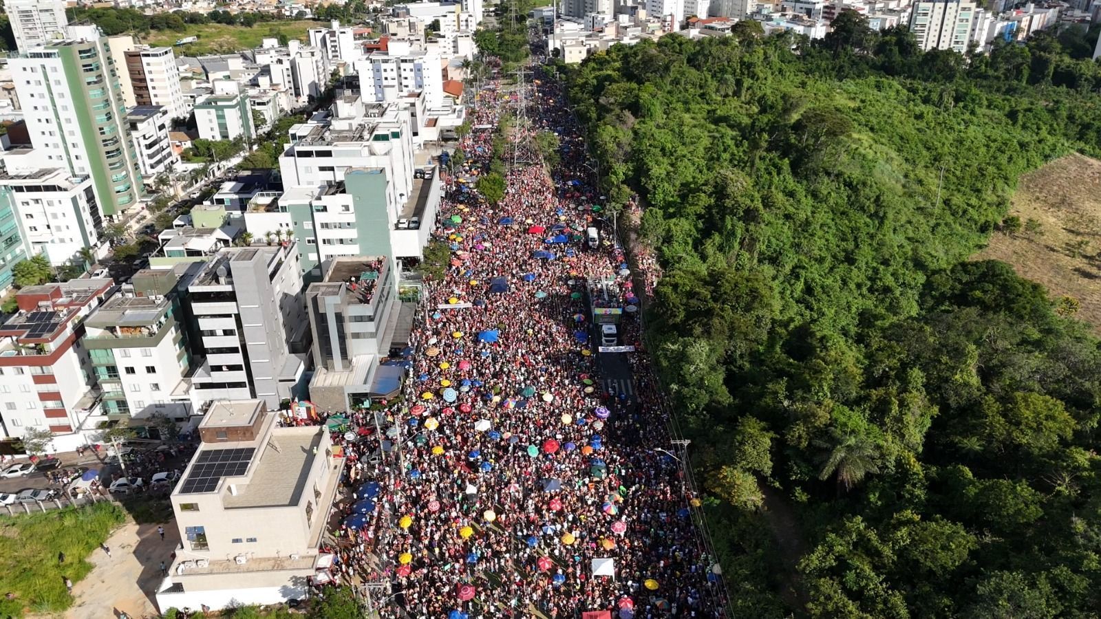 Carnaval BH 2024: bloco Baianeiros arrasta multidão pela Pampulha; veja imagens