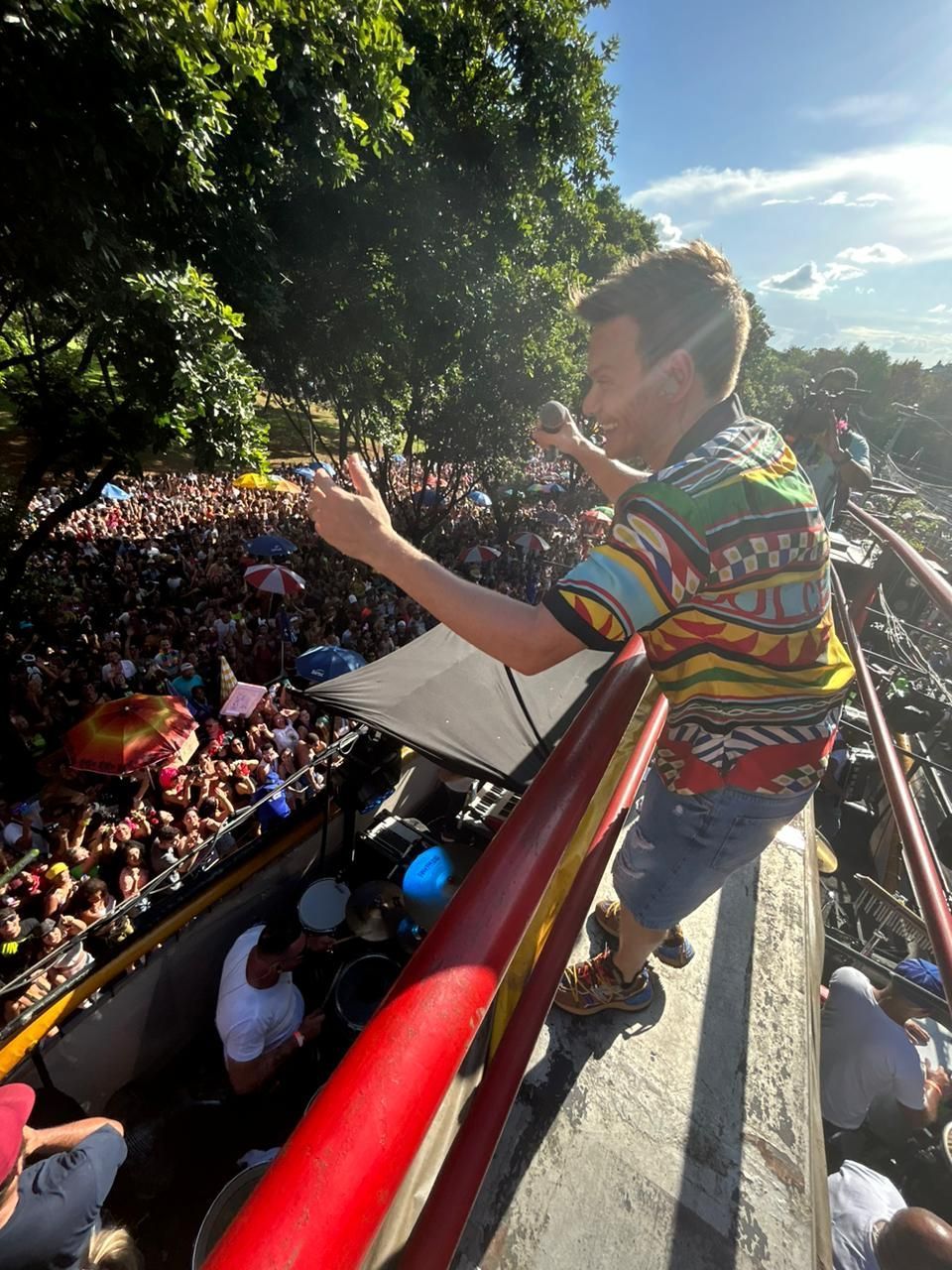 Carnaval BH 2024: Michel Teló embala milhares de foliões ao som de sucessos sertanejos