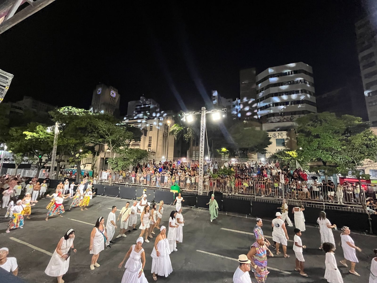 Corte Momesca, 'Afoxé Ilê Odara' e 'O Leão da Lagoinha' abrem desfiles do Carnaval de BH na Afonso Pena