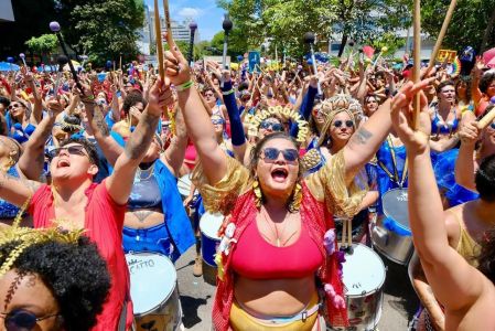 'Truck do Desejo' leva visibilidade, diversidade e pluralidade à avenida