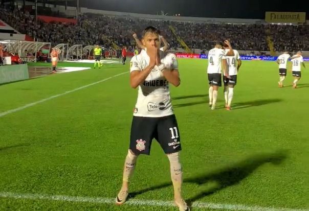Corinthians volta a vencer duas partidas seguidas após seis meses