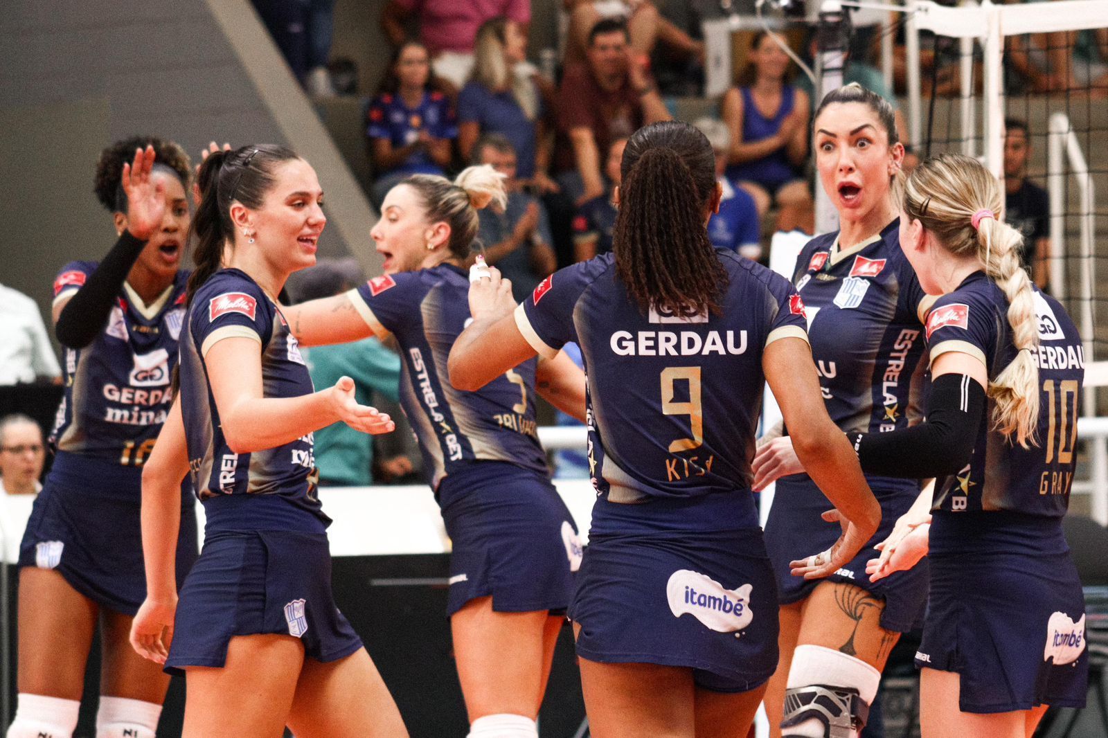 Gerdau Minas derrota Regatas Lima e vai à final do Sul-Americano Feminino de Vôlei