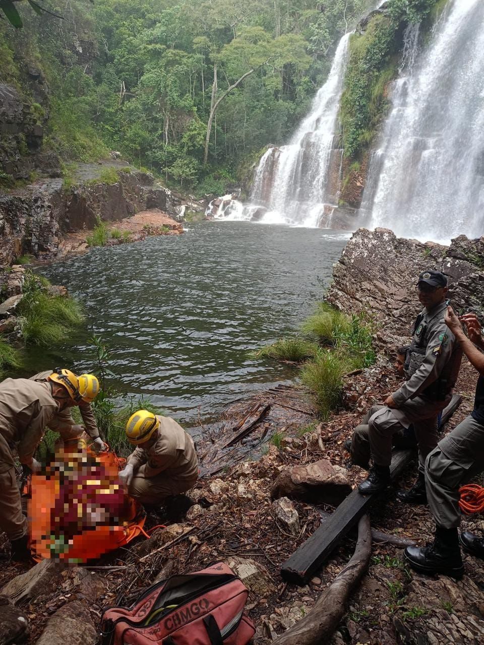 Turista de 29 anos escorrega em cachoeira e morre afogado na Chapada dos Veadeiros (GO)