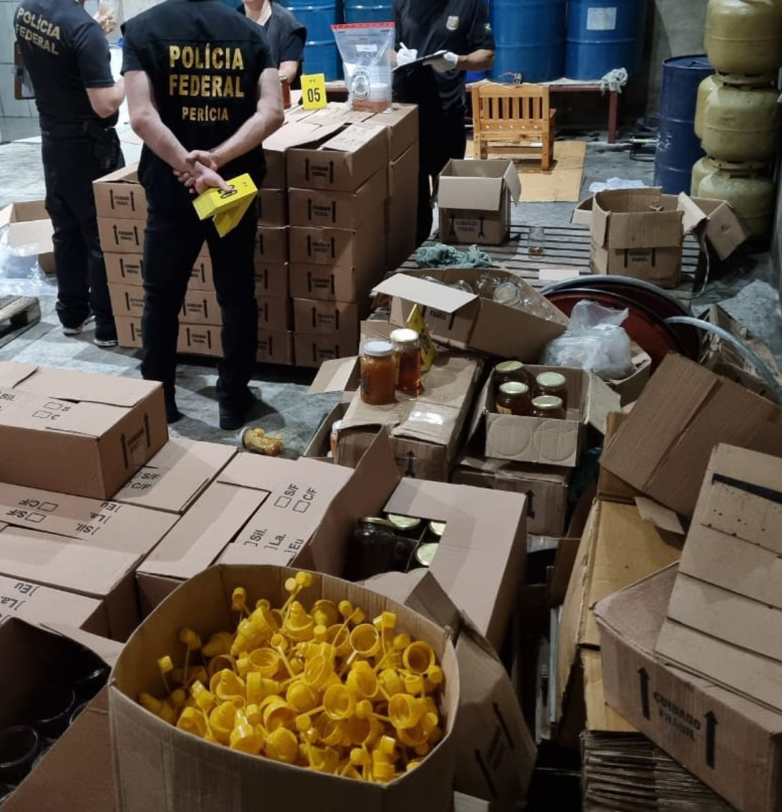PF mira quadrilha que faturou R$ 4 milhões com venda de mel fake com xarope em Minas