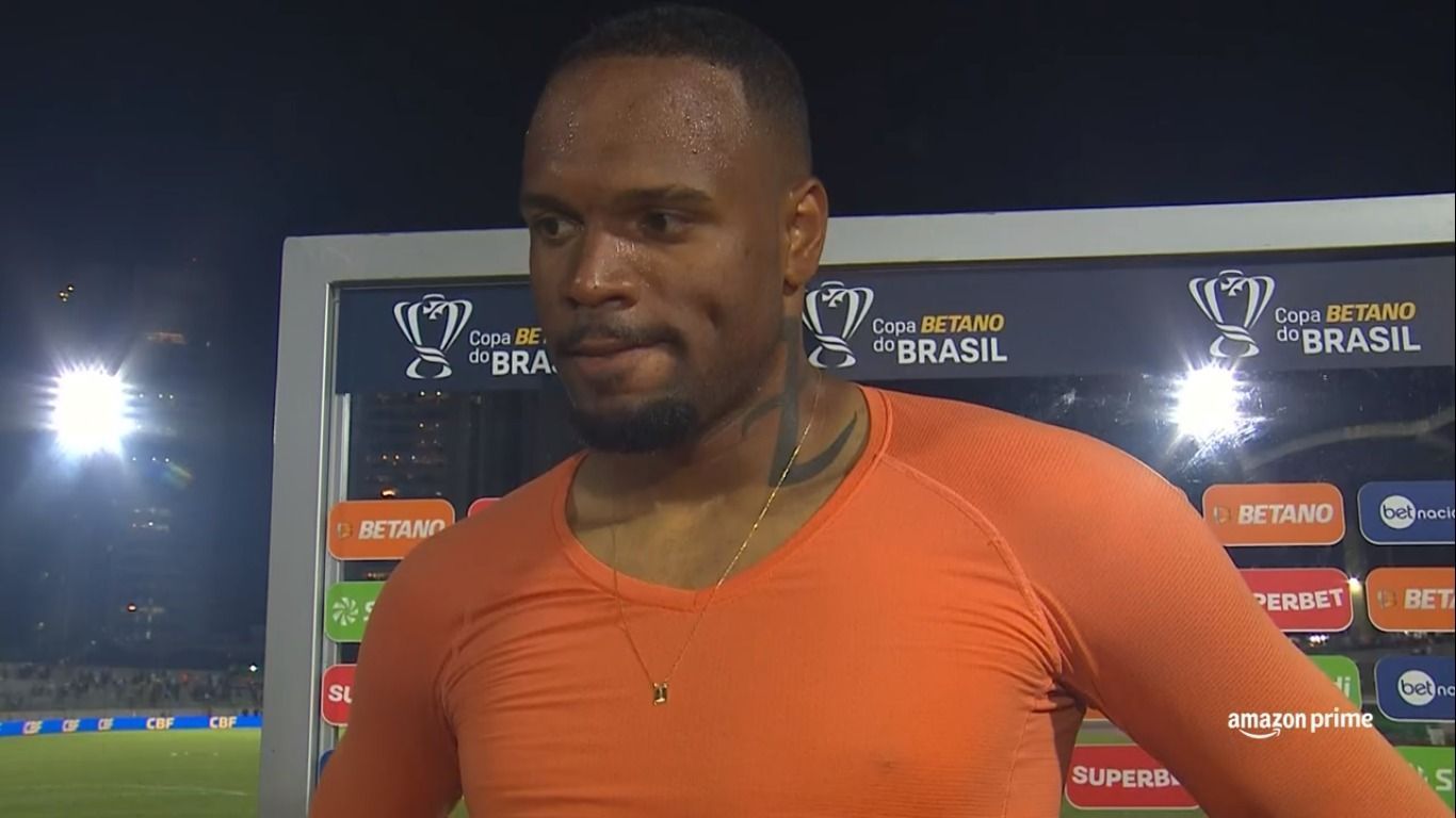 Carlos Miguel mantém invencibilidade e supera ídolo do Corinthians no quesito