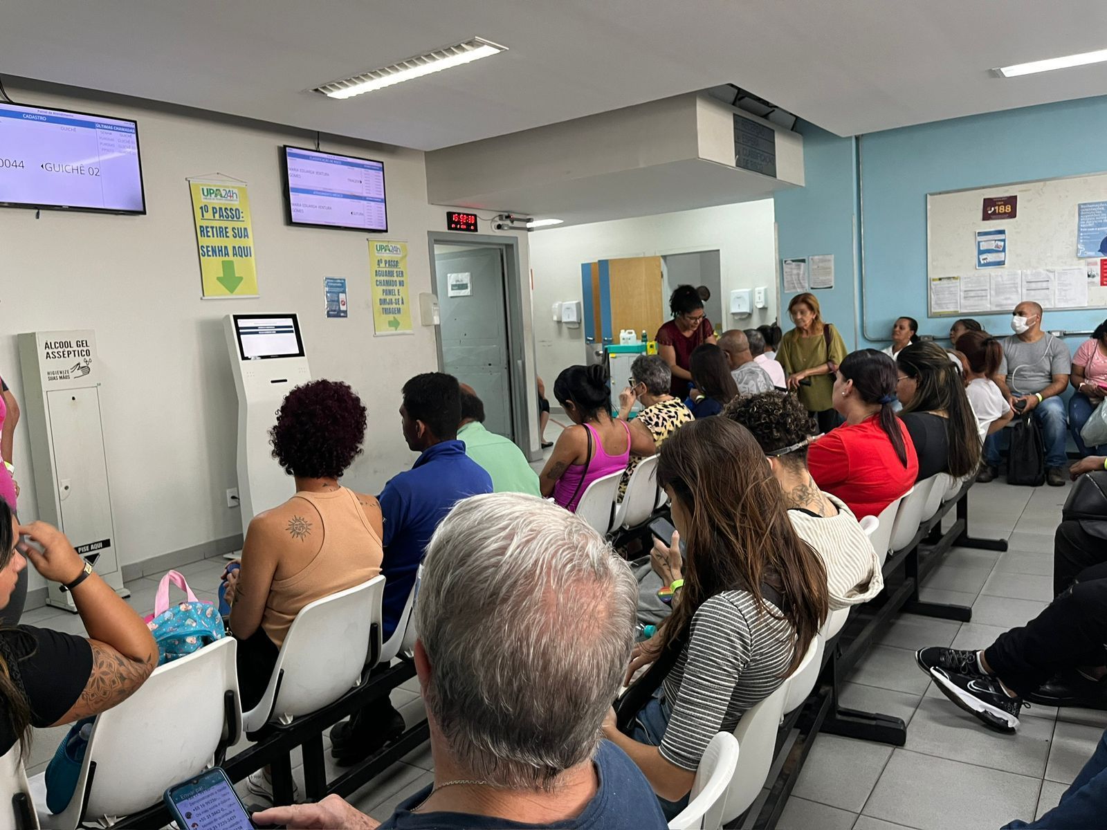 Dengue deixa hospitais particulares de BH com espera de 20 horas: 'pior epidemia', diz secretário