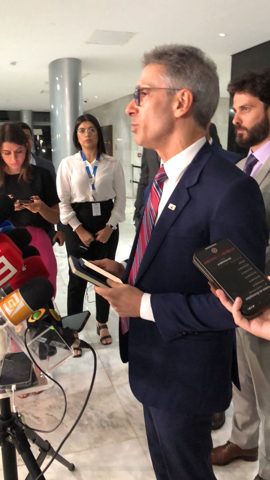 Zema lamenta morte de agentes da PF em queda de avião em BH: 'Dia triste em Minas Gerais'