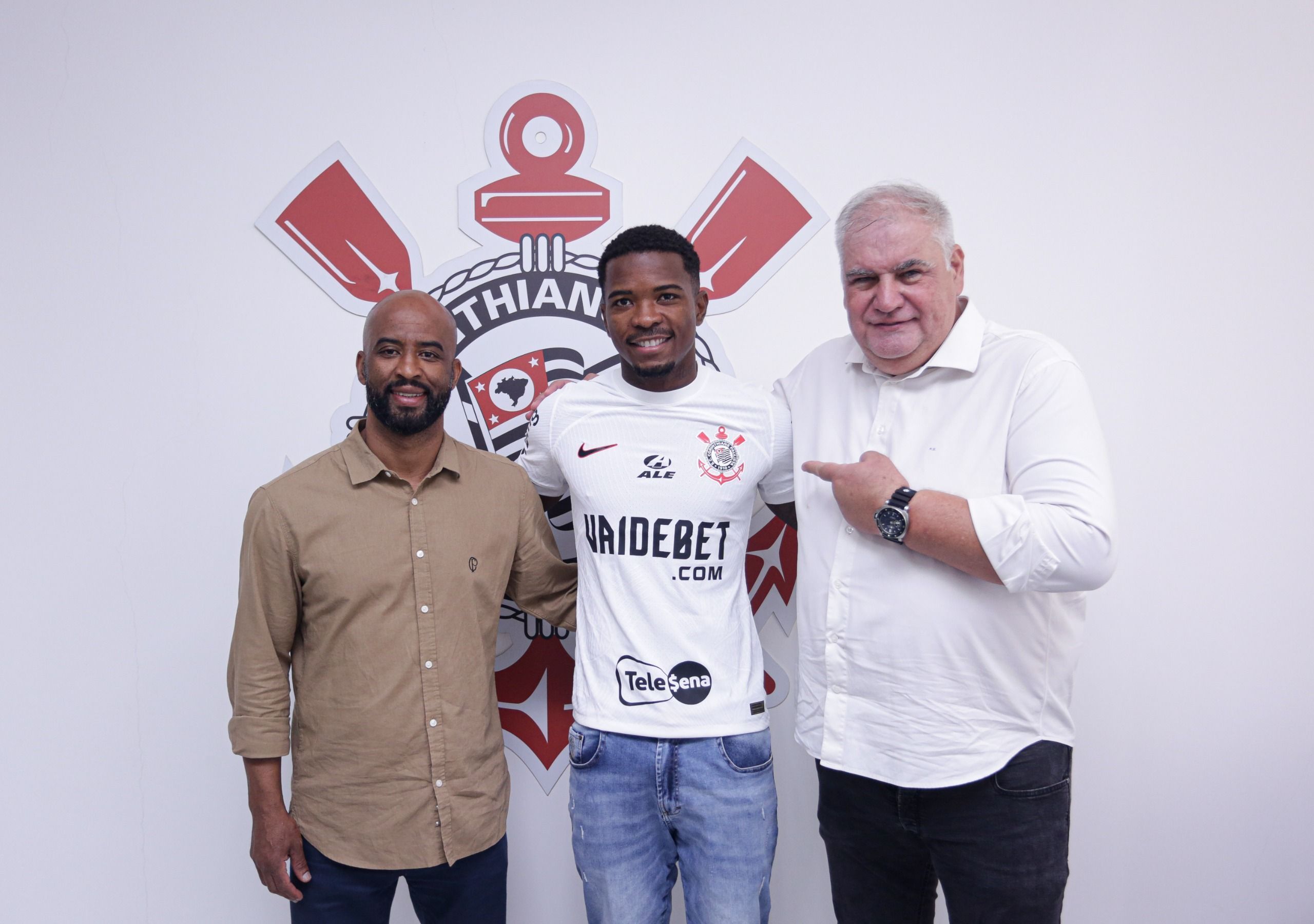 Cacá comemora chegada ao Corinthians: 'Sonho realizado'