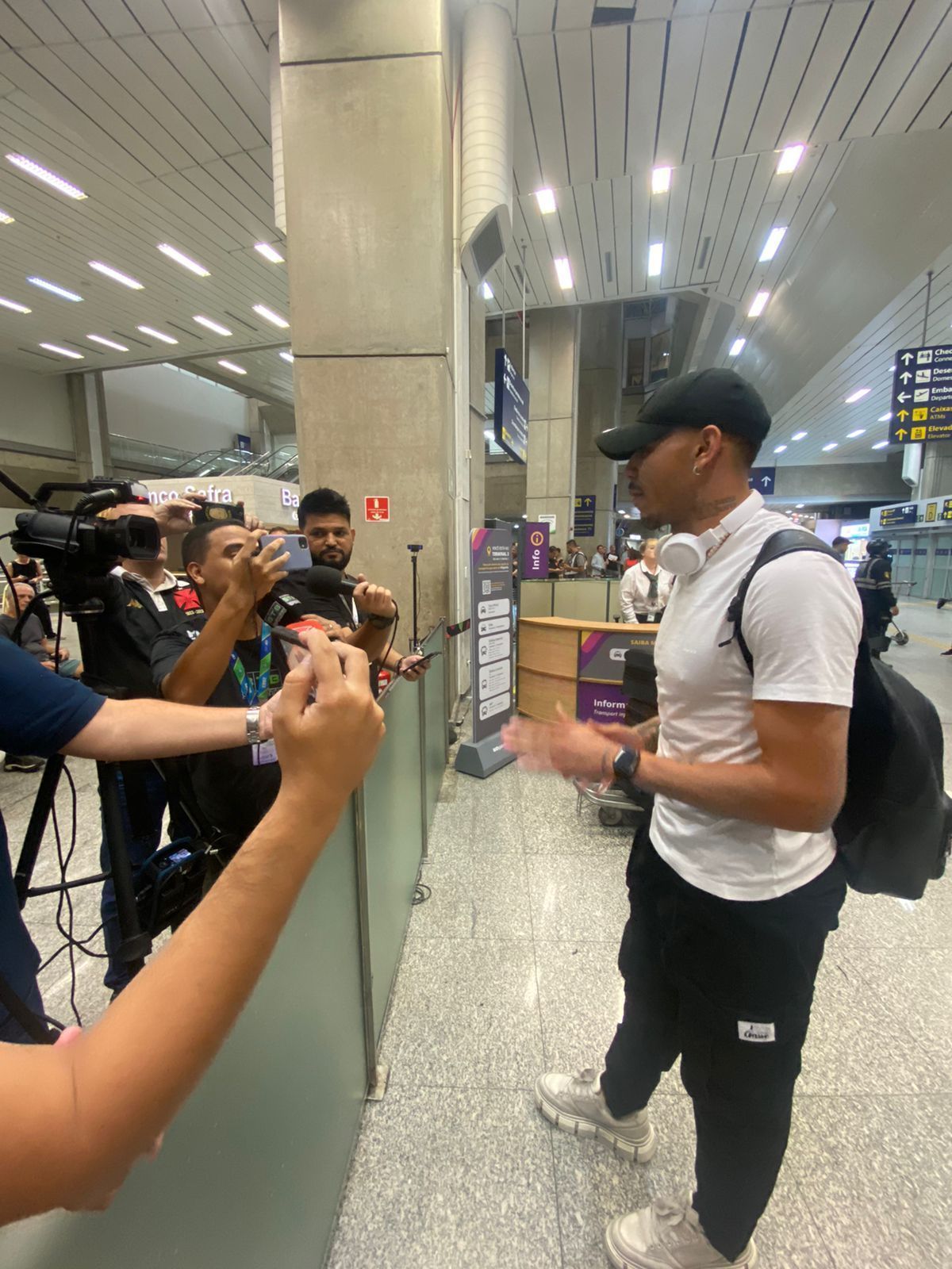 Vasco envia documentação para regularizar Clayton Silva nesta quinta-feira