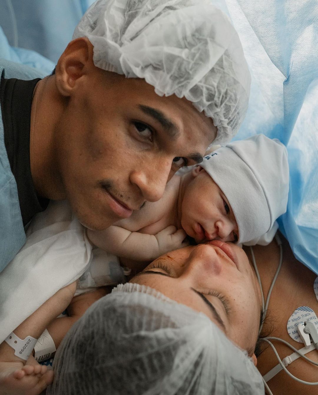 Receba! Com homenagem inusitada a CR7, nasce primeiro filho de Luva de Pedreiro